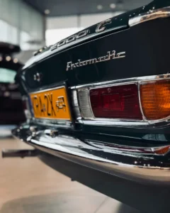 Tylna lampa i chromowany zderzak BMW 2000 C Automatic z emblematem Automatic