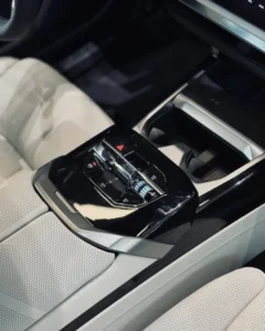 Konsola środkowa Nowego BMW 740d, luksusowe wnętrze BMW serii 7