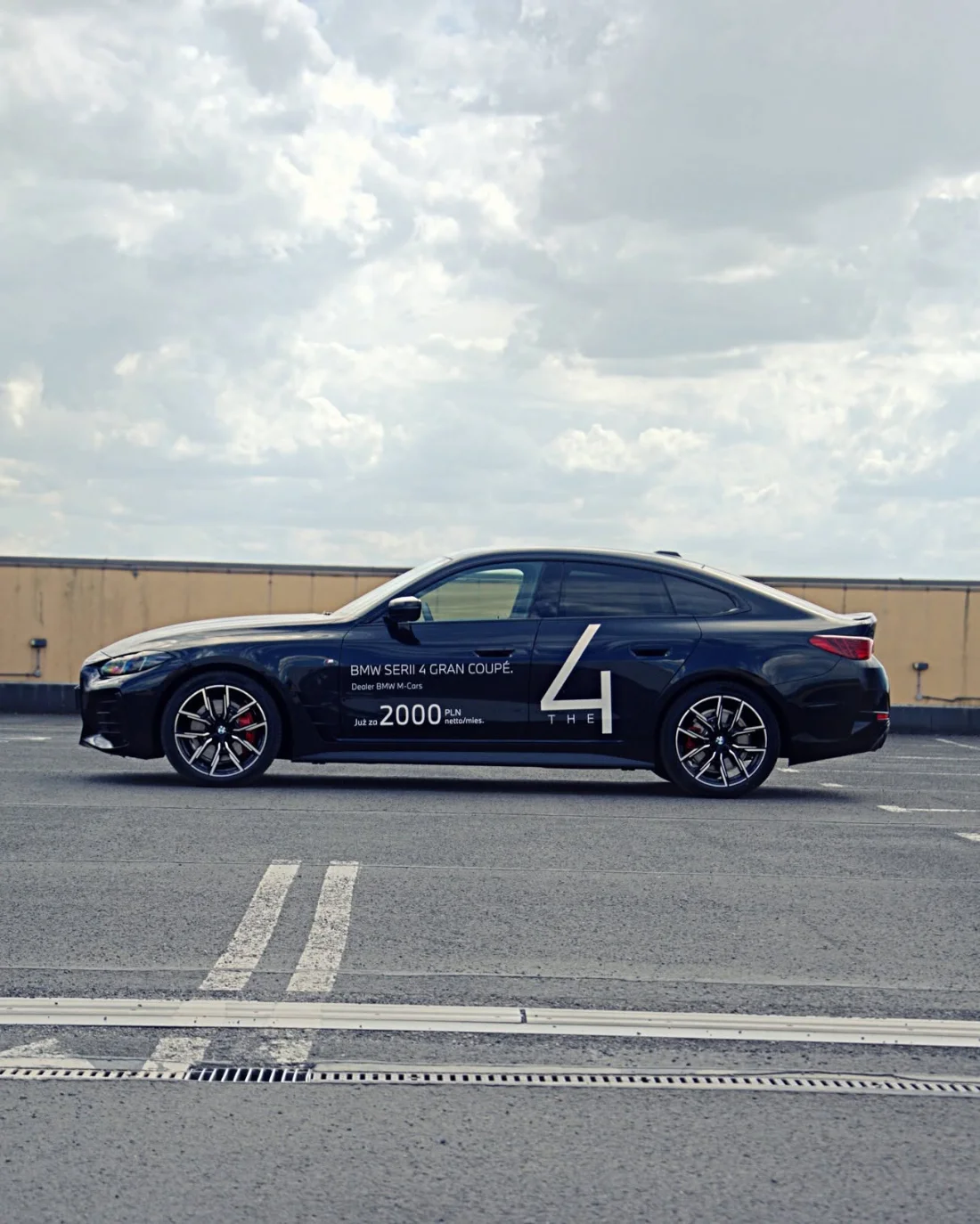 BMW Serii 4 Gran Coupe z profilu, sportowe nadwozie coupe i oferta finansowania BMW M-Cars