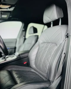 Komfortowe fotele Sensafin Black w BMW X5 xDrive40d Premium Selection