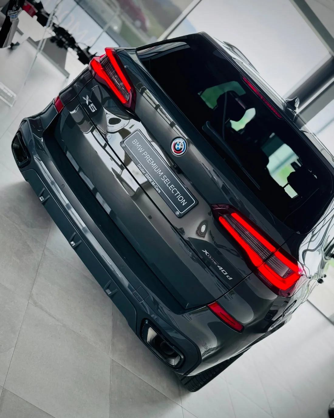 Tył BMW X5 xDrive40d z programu BMW Premium Selection, SUV premium dostępny w M-Cars Tarnów